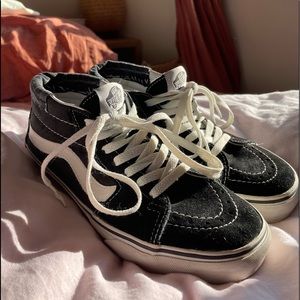VANS BLACK AND WHITE SKATE SHOES CLASSIC STYLE MENDED BY HAND BACKS OF SHOES